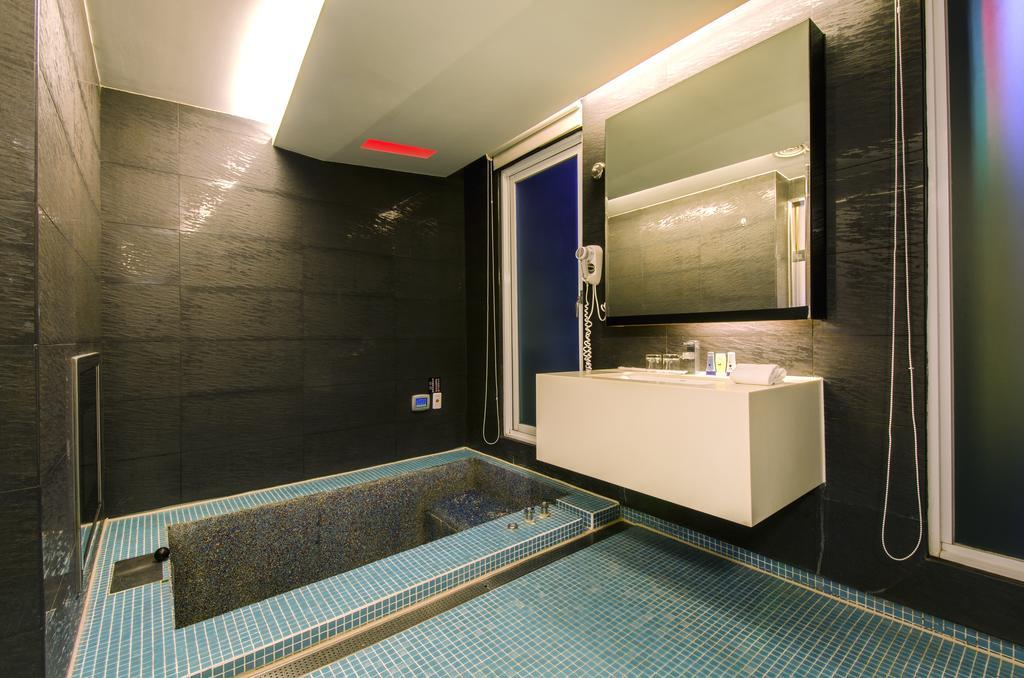 Ya Nold Fashion House Hotell Jiaoxi Exteriör bild
